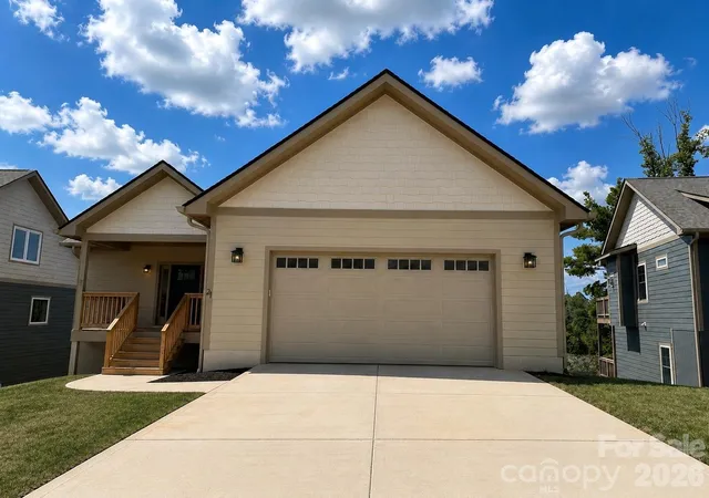 Photo 2 of Single family home for sale at 21 Sandstone Dr, Weaverville, NC 28787 | MLS# 4358696 | Listing updated on 2026-09-20
