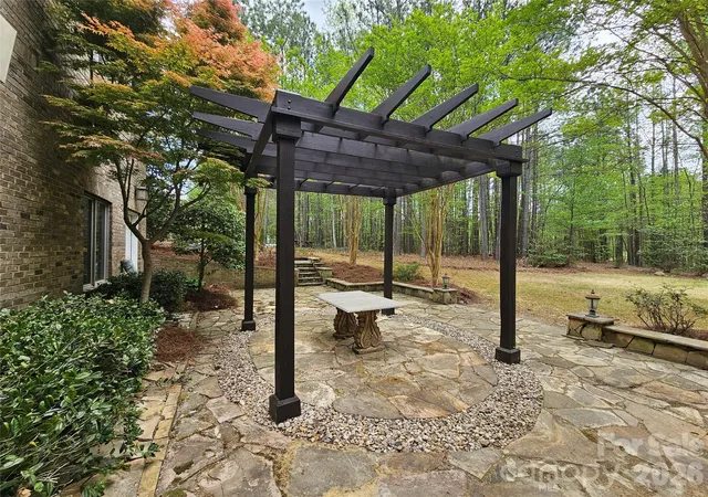 Photo 4 of Sale Pending at 9222 Woodhall Lake Dr, Waxhaw, NC 28173 | MLS# 4358734 | Listing updated on 2026-06-30