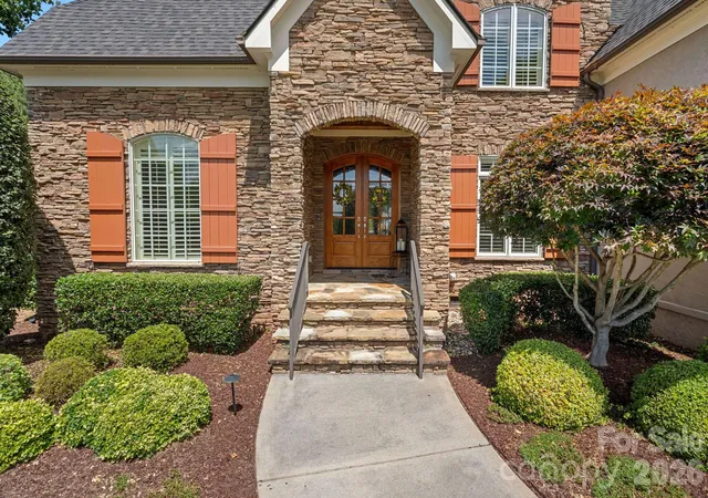 Photo 2 of Single family home for sale at 169 Cape Cod Way, Mooresville, NC 28117 | MLS# 4358747 | Listing updated on 2026-09-21