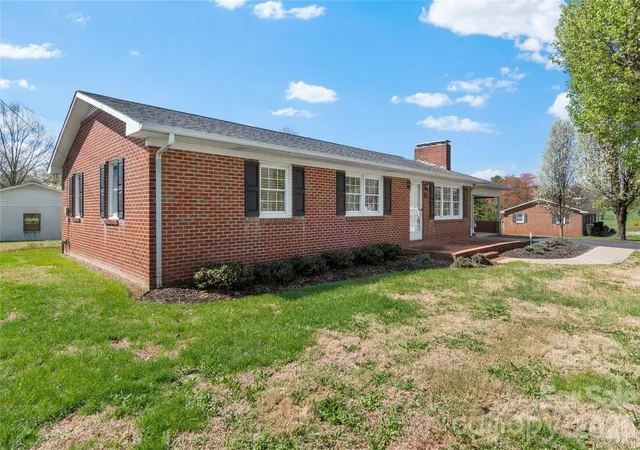 Photo 3 of Single family home for sale at 612 E Main St, Boonville, NC 27011 | MLS# 4358870 | Listing updated on 2026-09-22
