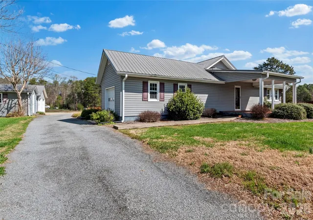 Photo 3 of Single family home for sale at 613 Nc 67 Hwy, Boonville, NC 27011 | MLS# 4358913 | Listing updated on 2026-09-22