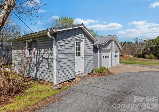 Photo 4 of Single family home for sale at 613 Nc 67 Hwy, Boonville, NC 27011 | MLS# 4358913 | Listing updated on 2026-09-22