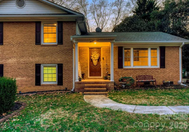 3rd image of 1315 Shady Bluff Dr, Charlotte, NC 28211 | MLS# 4358951