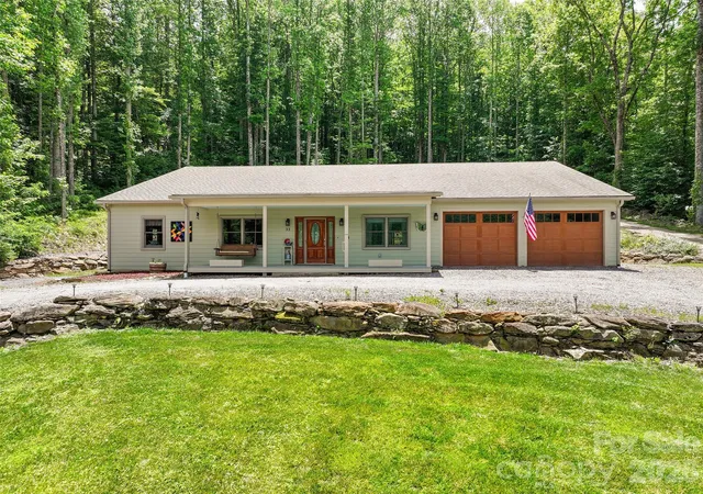 Photo 2 of Single family home for sale at 33 Freedom Dr, Waynesville, NC 28786 | MLS# 4359013 | Listing updated on 2026-09-30