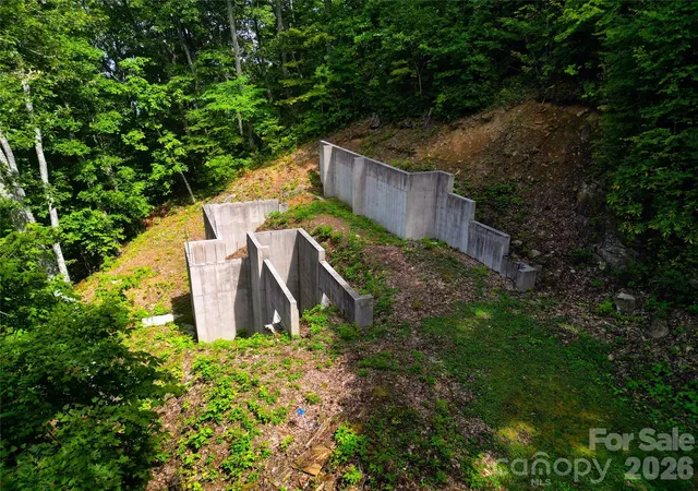 Photo 2 of Single family home for sale at 301 Awohali Trl, Maggie Valley, NC 28751 | MLS# 4359048 | Listing updated on 2026-09-16