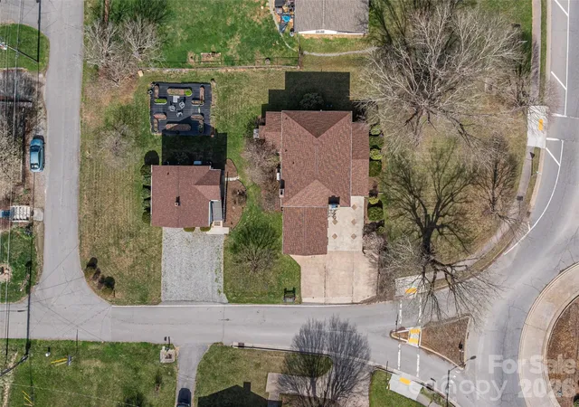 Photo 2 of Single family home for sale at 20 Zemery Ln, Waynesville, NC 28786 | MLS# 4359069 | Listing updated on 2026-10-03
