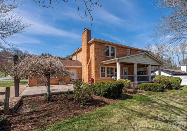 Photo 3 of Single family home for sale at 20 Zemery Ln, Waynesville, NC 28786 | MLS# 4359069 | Listing updated on 2026-10-03