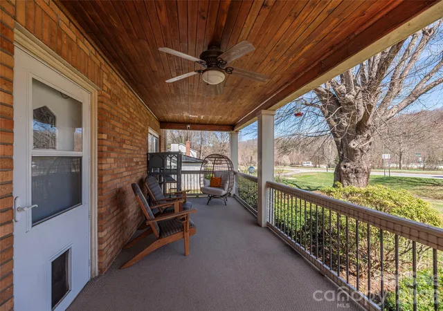Photo 4 of Single family home for sale at 20 Zemery Ln, Waynesville, NC 28786 | MLS# 4359069 | Listing updated on 2026-10-03