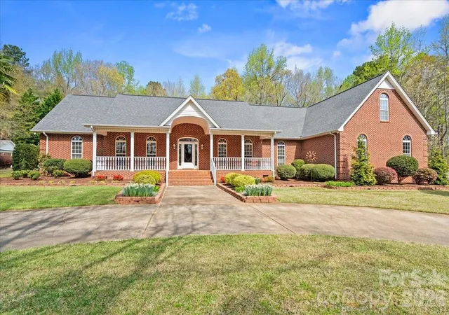 Photo 1 of Single family home for sale at 299 Fairway Ln, Pageland, SC 29728 | MLS# 4359076 | Listing updated on 2026-09-17