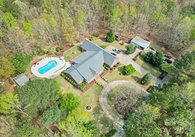 Photo 3 of Single family home for sale at 299 Fairway Ln, Pageland, SC 29728 | MLS# 4359076 | Listing updated on 2026-09-17