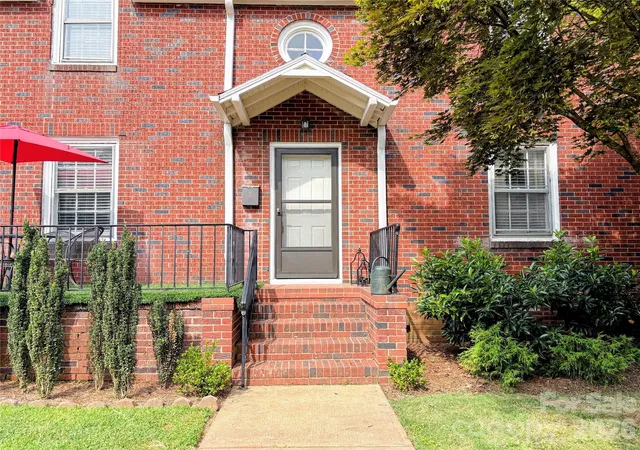 Photo 1 of Sale Pending at 416 S Race St, Statesville, NC 28677 | MLS# 4359159 | Listing updated on 2026-09-22