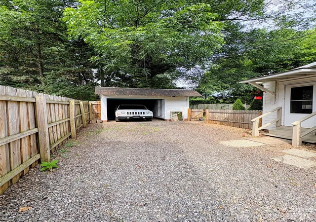 Photo 3 of Sale Pending at 416 S Race St, Statesville, NC 28677 | MLS# 4359159 | Listing updated on 2026-09-22