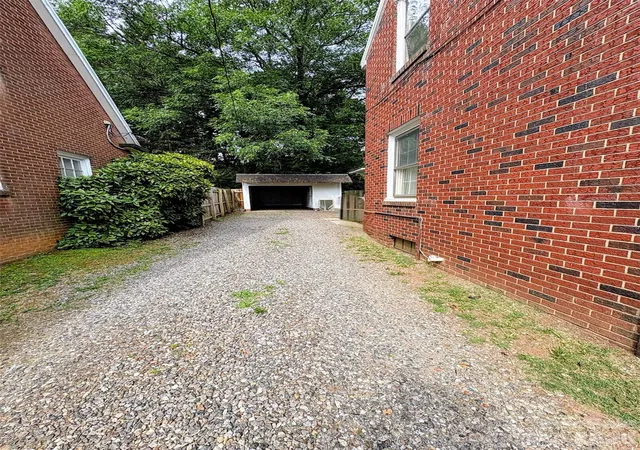 Photo 4 of Sale Pending at 416 S Race St, Statesville, NC 28677 | MLS# 4359159 | Listing updated on 2026-09-22