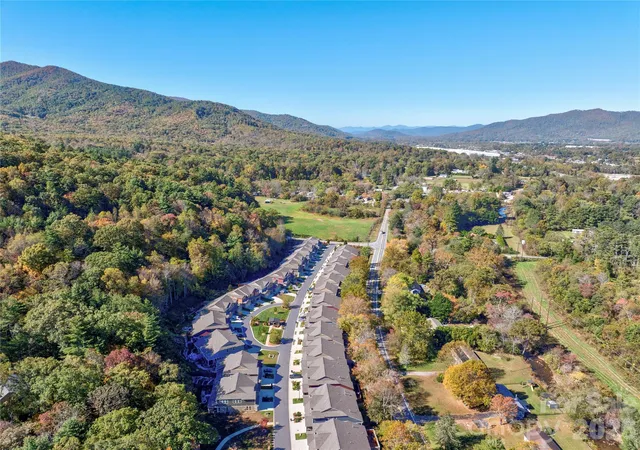 Photo 3 of Townhouse for sale at 509 Sweet Birch Park Ln, Black Mountain, NC 28711 | MLS# 4359166 | Listing updated on 2026-09-21