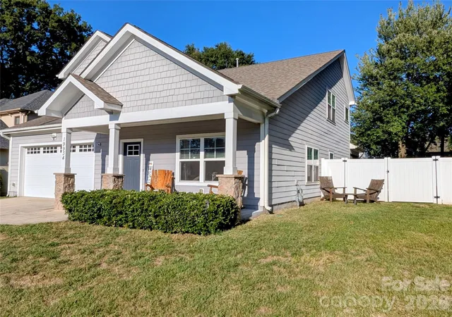 2nd image of 19934 Walter Henderson Rd, Cornelius, NC 28031 | MLS# 4359188