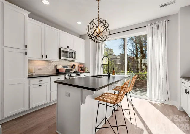 2nd image of 566 West End Dr, Charlotte, NC 28208 | MLS# 4359190