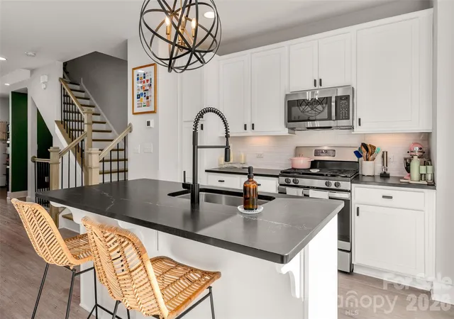 3rd image of 566 West End Dr, Charlotte, NC 28208 | MLS# 4359190