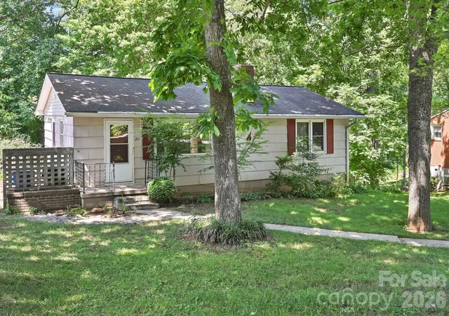 Photo 1 of Single family home for sale at 297 White Pine Dr, Asheville, NC 28805 | MLS# 4359261 | Listing updated on 2026-09-19