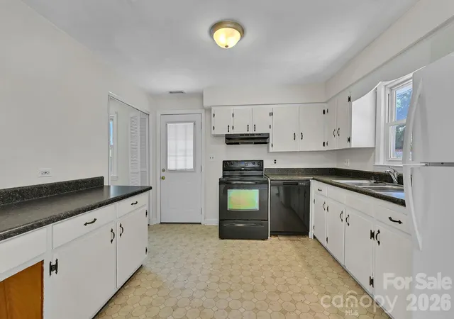 Photo 4 of Single family home for sale at 297 White Pine Dr, Asheville, NC 28805 | MLS# 4359261 | Listing updated on 2026-09-19