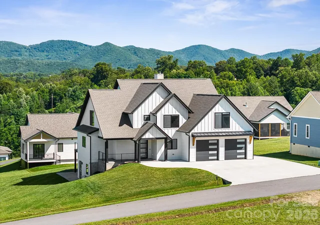 3rd image of 1026 Hillside Ridge Rd, Candler, NC 28715 | MLS# 4359352