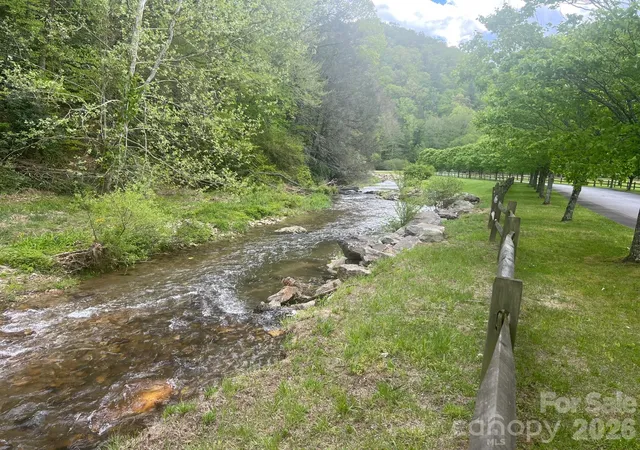 Homes for sale in Lenoir, NC | 531 Roca Vista Dr, Lenoir, NC 28645 | MLS# 4359376