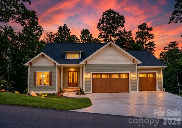 Photo 1 of Single family home for sale at 227 Northview Dr, Hendersonville, NC 28791 | MLS# 4359426 | Listing updated on 2026-09-29