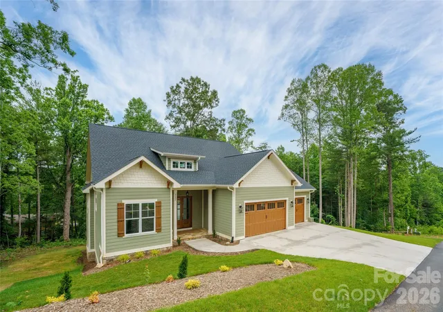 Photo 2 of Single family home for sale at 227 Northview Dr, Hendersonville, NC 28791 | MLS# 4359426 | Listing updated on 2026-09-29