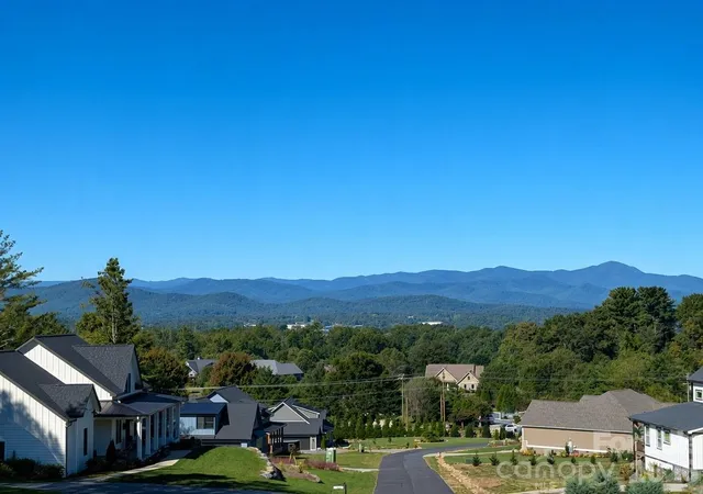 Photo 3 of Single family home for sale at 227 Northview Dr, Hendersonville, NC 28791 | MLS# 4359426 | Listing updated on 2026-09-29