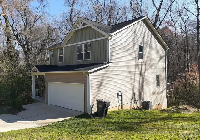 3rd image of 2019 Arapaho Dr, Charlotte, NC 28214 | MLS# 4359456