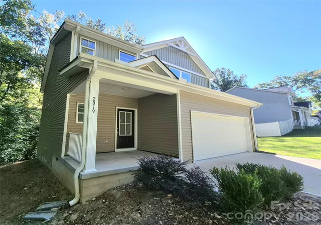 Photo 3 of Single family home for sale at 2019 Arapaho Dr, Charlotte, NC 28214 | MLS# 4359456 | Listing updated on 2026-10-23