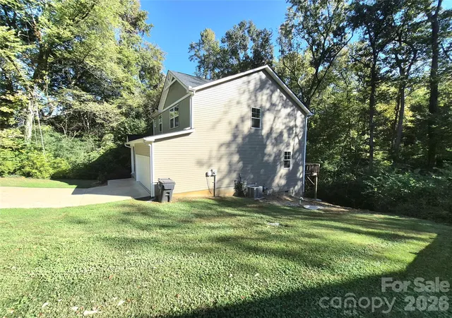 Photo 4 of Single family home for sale at 2019 Arapaho Dr, Charlotte, NC 28214 | MLS# 4359456 | Listing updated on 2026-10-23