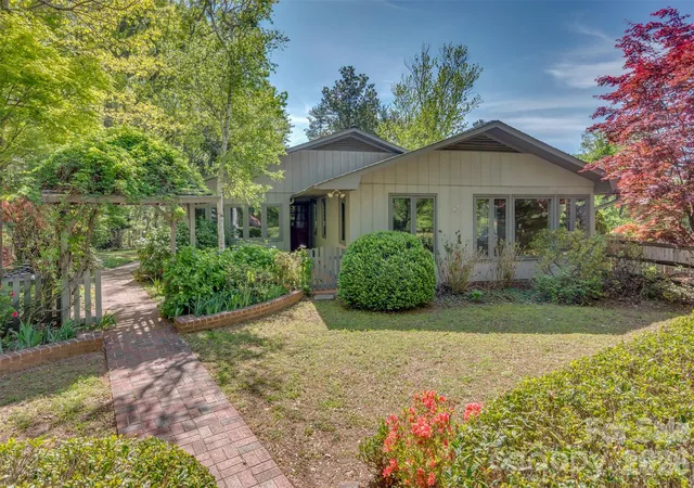 Photo 3 of Single family home for sale at 176 Fox Run Ln, Tryon, NC 28782 | MLS# 4359459 | Listing updated on 2026-09-22