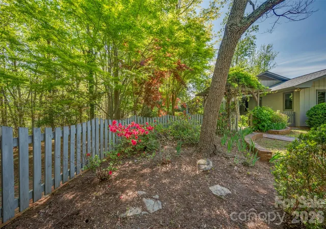 Photo 2 of Single family home for sale at 176 Fox Run Ln, Tryon, NC 28782 | MLS# 4359459 | Listing updated on 2026-09-22