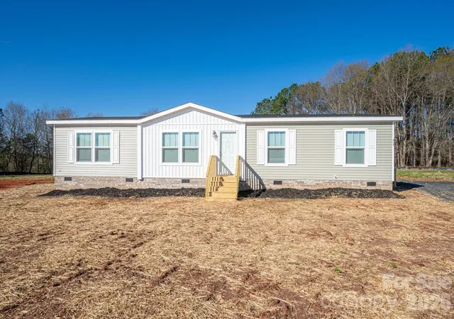 Photo 3 of Single family home for sale at 808 W Eagleview Ln, Lawndale, NC 28090 | MLS# 4359481 | Listing updated on 2026-09-30
