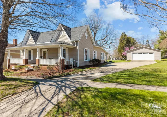 Photo 4 of Single family home for sale at 414 S Spencer Ave, Spencer, NC 28159 | MLS# 4359494 | Listing updated on 2026-09-19
