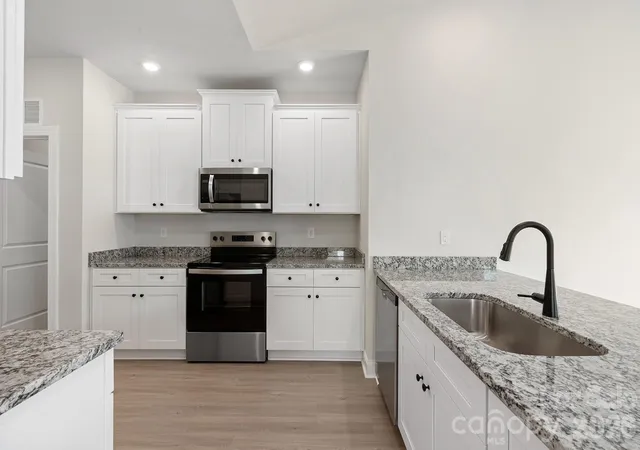 4th image of 6623 Fairford Dr, Charlotte, NC 28215 | MLS# 4359526