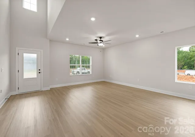 3rd image of 6611 Fairford Dr, Charlotte, NC 28215 | MLS# 4359540