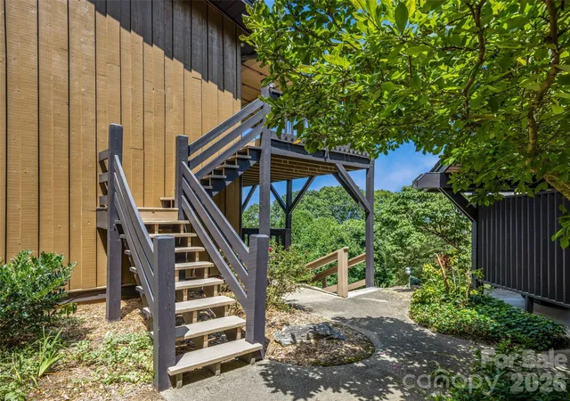 Listing Photo 5 - Condo for sale in building located at 128 Country Ridge Rd, Hendersonville, NC 28739