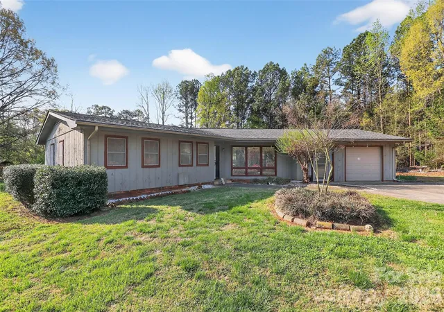 Photo 1 of Single family home for sale at 9516 Westmoreland Rd, Cornelius, NC 28031 | MLS# 4359572 | Listing updated on 2026-07-16