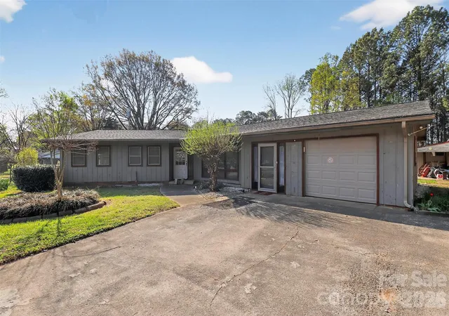 Photo 2 of Single family home for sale at 9516 Westmoreland Rd, Cornelius, NC 28031 | MLS# 4359572 | Listing updated on 2026-07-16
