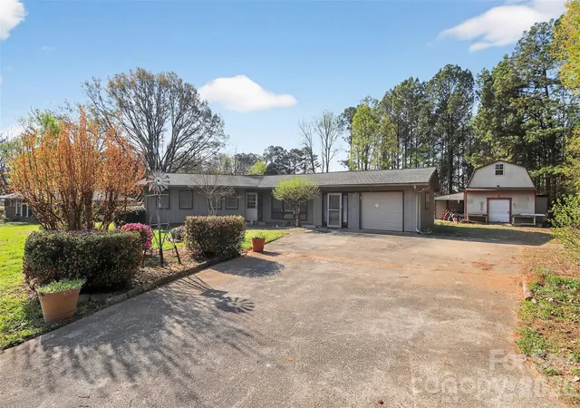 Photo 3 of Single family home for sale at 9516 Westmoreland Rd, Cornelius, NC 28031 | MLS# 4359572 | Listing updated on 2026-07-16