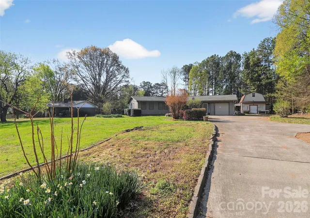 Photo 3 of Single family home for sale at 9516 Westmoreland Rd, Cornelius, NC 28031 | MLS# 4359572 | Listing updated on 2026-07-16