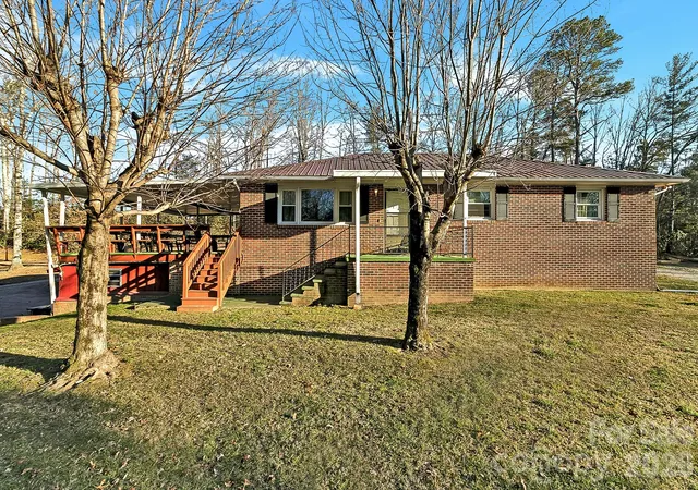 Homes for sale in Hendersonville, NC | 44 Tuttle Rd, Hendersonville, NC 28792 | MLS# 4359823
