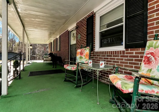 Homes for sale in Hendersonville, NC | 44 Tuttle Rd, Hendersonville, NC 28792 | MLS# 4359823