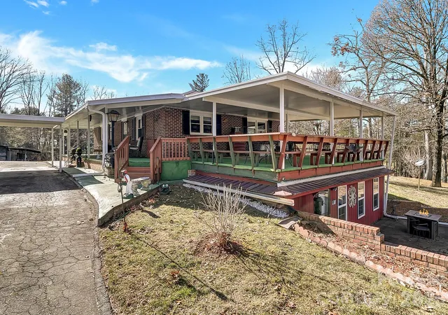 Homes for sale in Hendersonville, NC | 44 Tuttle Rd, Hendersonville, NC 28792 | MLS# 4359823