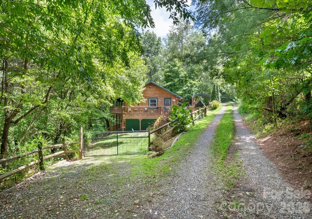 Photo 4 of Single family home for sale at 8 Blue Sky Dr, Leicester, NC 28748 | MLS# 4359937 | Listing updated on 2026-09-04