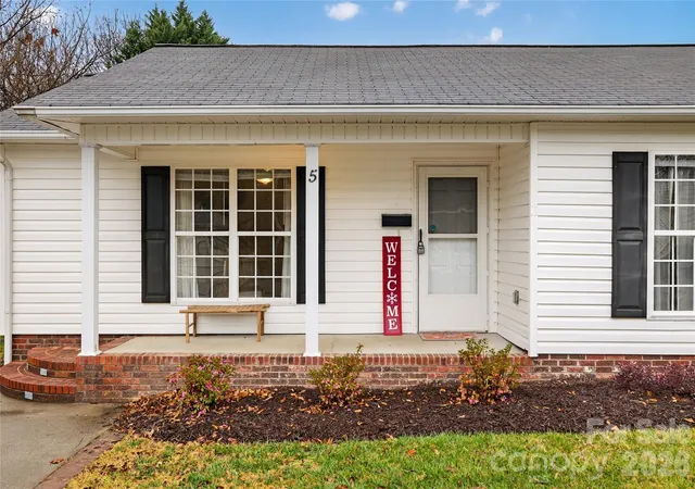 Homes for sale in Belmont, NC | 5 S 1st St, Belmont, NC 28012 | MLS# 4359969