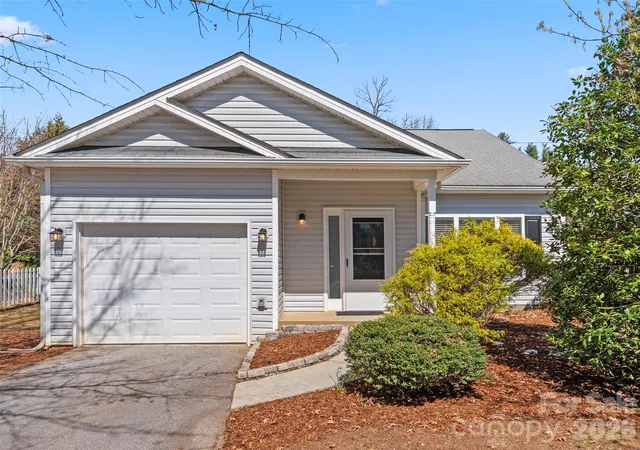 Homes for sale in Asheville, NC | 15 Scottish Cir, Asheville, NC 28803 | MLS# 4360015