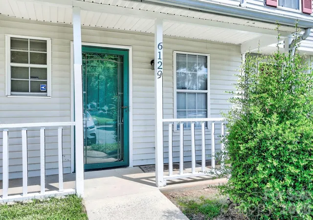 3rd image of 6129 Windsor Gate Ln, Charlotte, NC 28215 | MLS# 4360148