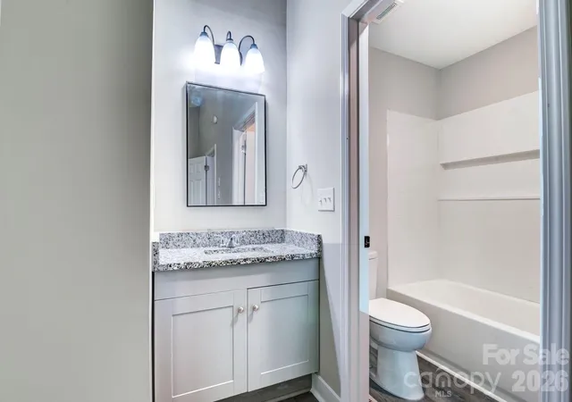 Listing Photo 2 - Condo for sale in building located at 6129 Windsor Gate Ln, Charlotte, NC 28215